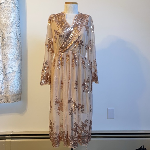 Dress size small, shiny! Color peach fabric, rose gold sequins. - Picture 4 of 4